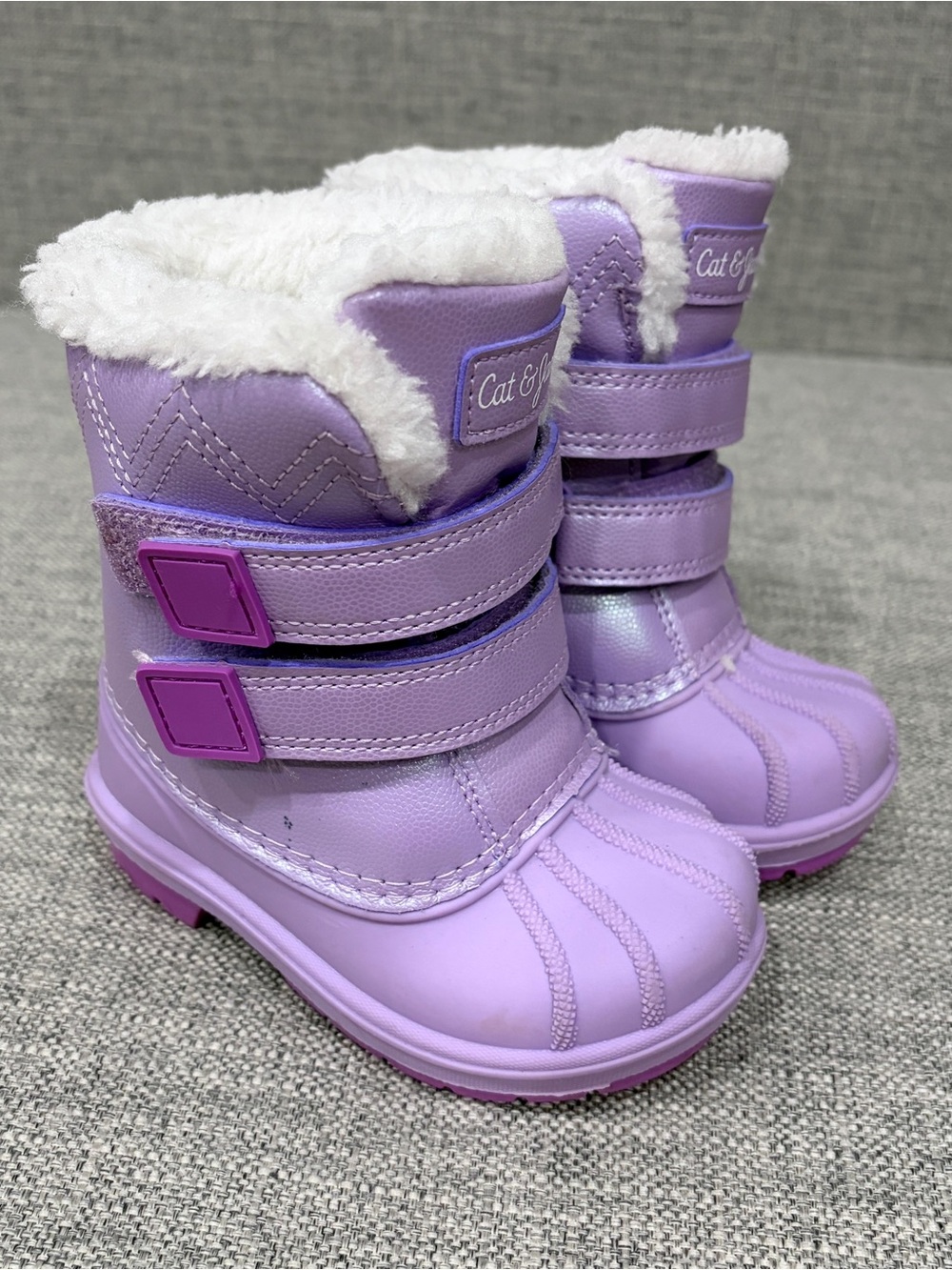 Cat & Jack size 6 snow boots EUC